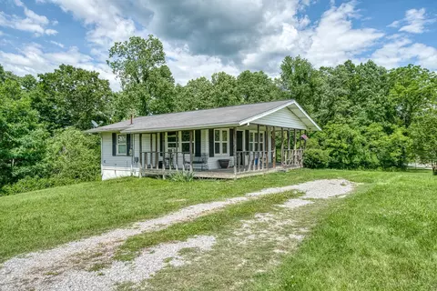 1121 E Gooseneck Rd, Sparta, TN 38583