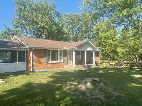 1013 Batts Dr, Clarksville, TN 37043
