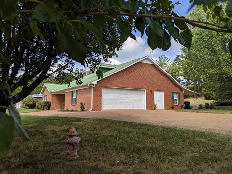 Exterior - 400 Barber Cir, Centerville, TN 37033 photo 3 of 11