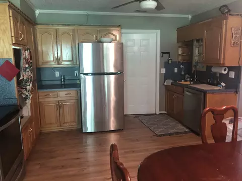 Kitchen - 400 Barber Cir, Centerville, TN 37033 photo 3 of 5