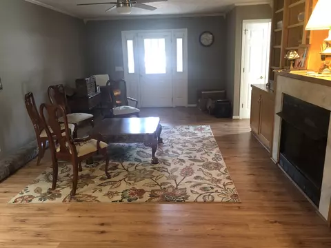 Living - 400 Barber Cir, Centerville, TN 37033 photo 3 of 4