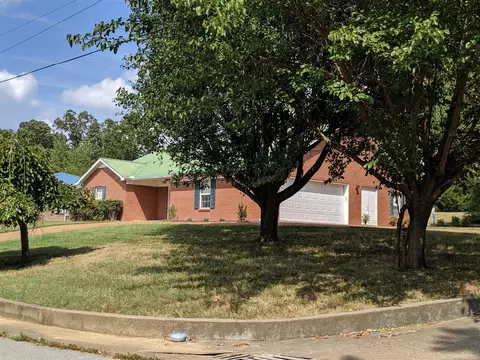 Exterior - 400 Barber Cir, Centerville, TN 37033 photo 2 of 11