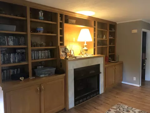 Living - 400 Barber Cir, Centerville, TN 37033 photo 2 of 4