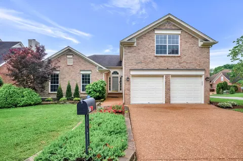 900 Willow Oak Ct, Nashville, TN 37221