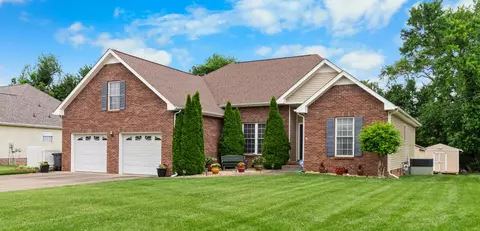 3869 Parade Dr, Clarksville, TN 37040