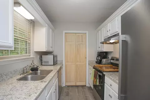 Kitchen - 137 Brookside Pt, Springfield, TN 37172 photo 1 of 4