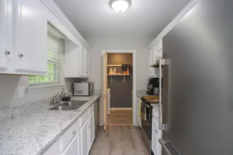 Entry Way - 137 Brookside Pt, Springfield, TN 37172 photo 3 of 4