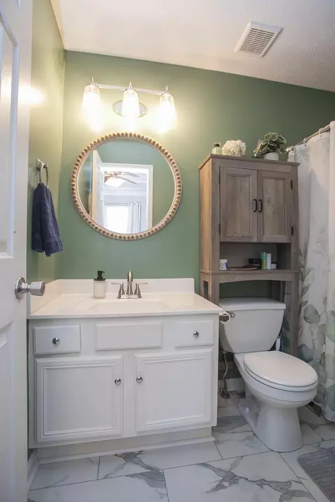 Bath - 137 Brookside Pt, Springfield, TN 37172 photo 2 of 4