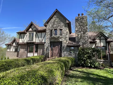 159 Lake Valley Rd, Hendersonville, TN 37075