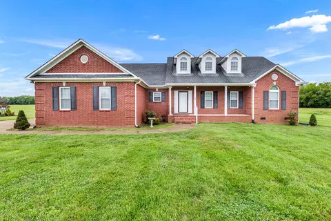 4400 Trousdale Ln, Columbia, TN 38401