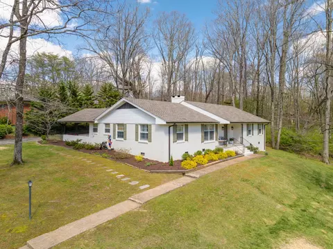 1101 Woodbine Way, Signal Mountain, TN 37377