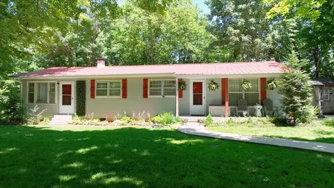 125 Rock House Hollow Rd, Bethpage, TN 37022