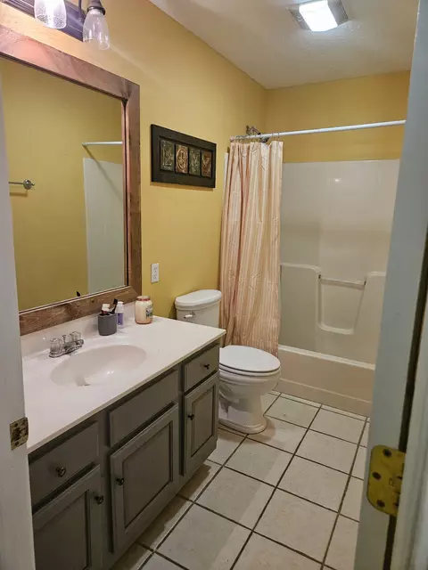 Bath - 115 Cherry Ln, Morrison, TN 37357 photo 1 of 5
