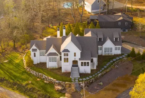 107 W Sunset Rd, Lookout Mountain, TN 37350