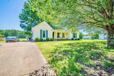18 Hawthorne Dr, Lawrenceburg, TN 38464