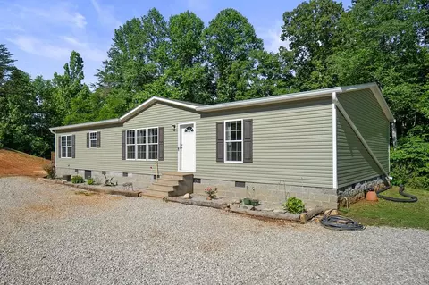 818 Cicada Rd, Quebeck, TN 38579