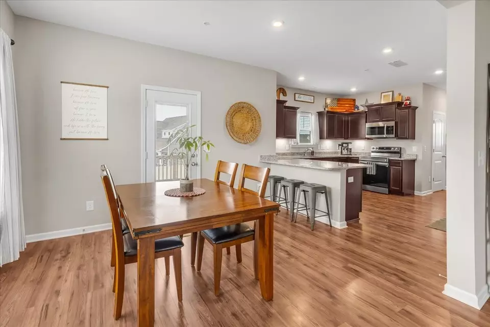 Dining - 1401 Garrett St, Murfreesboro, TN 37129 photo 3 of 4