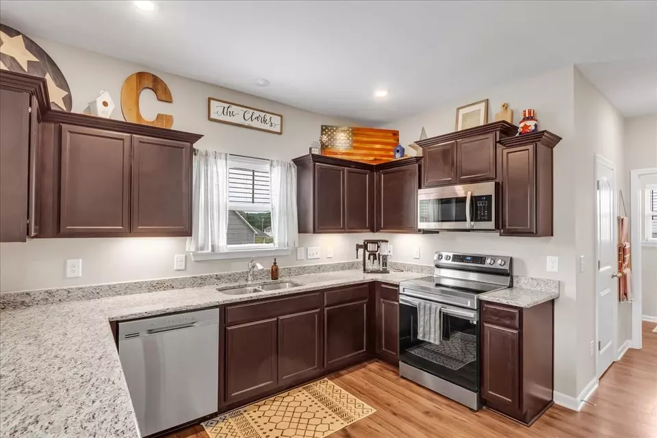 Kitchen - 1401 Garrett St, Murfreesboro, TN 37129 photo 2 of 10