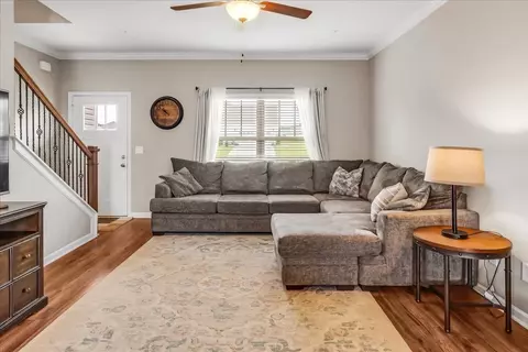 Living - 1401 Garrett St, Murfreesboro, TN 37129 photo 1 of 2