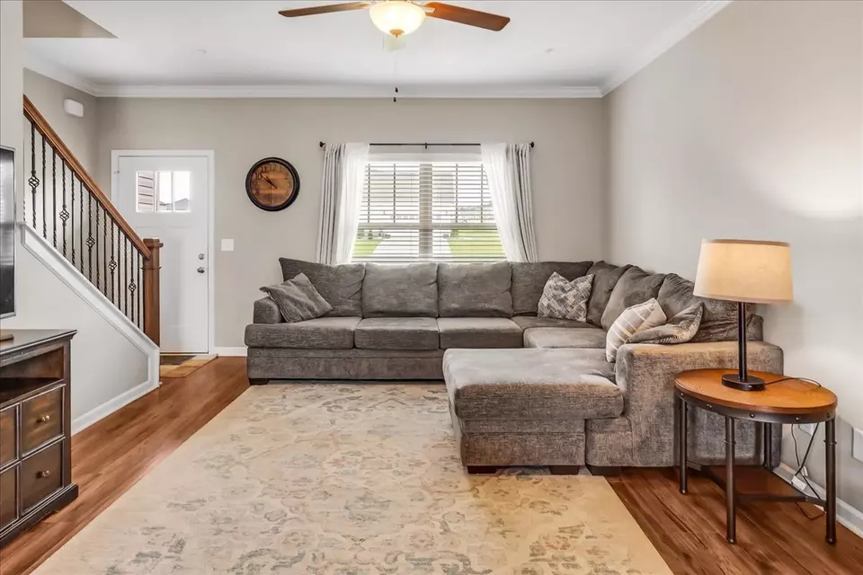 Living - 1401 Garrett St, Murfreesboro, TN 37129 photo 1 of 2