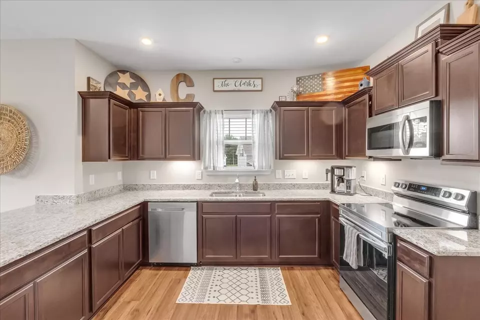 Kitchen - 1401 Garrett St, Murfreesboro, TN 37129 photo 3 of 10