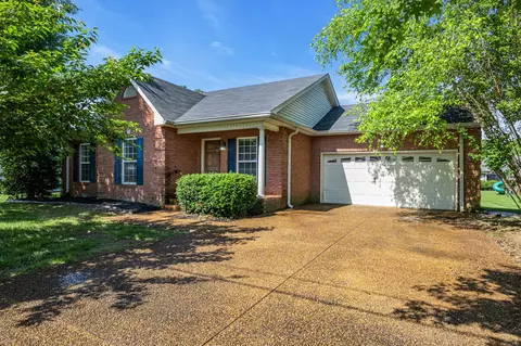 169 Putter Point Dr, Gallatin, TN 37066