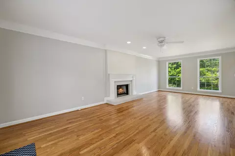Living - 224 Devrow Ct, Franklin, TN 37064 photo 5 of 6