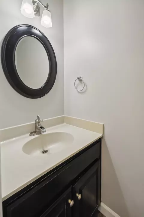 Bath - 224 Devrow Ct, Franklin, TN 37064 photo 1 of 3