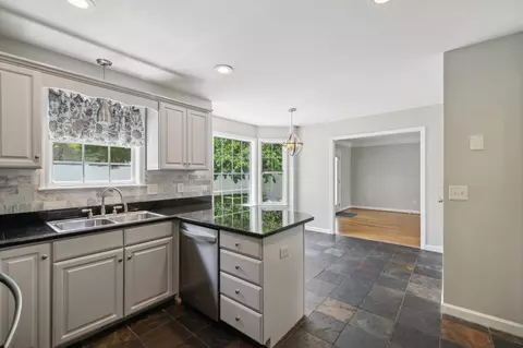 Kitchen - 224 Devrow Ct, Franklin, TN 37064 photo 6 of 6