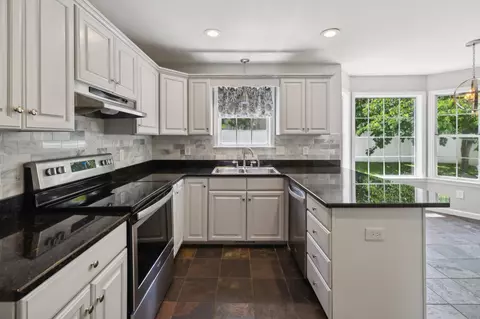 Kitchen - 224 Devrow Ct, Franklin, TN 37064 photo 4 of 6