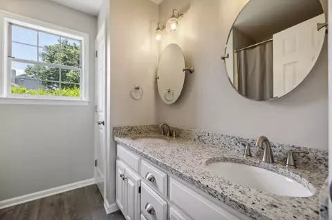 Bath - 224 Devrow Ct, Franklin, TN 37064 photo 2 of 3