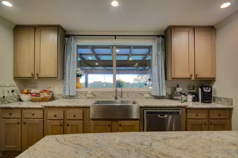 Kitchen - 658 Deberry Rd, Morrison, TN 37357 photo 4 of 11