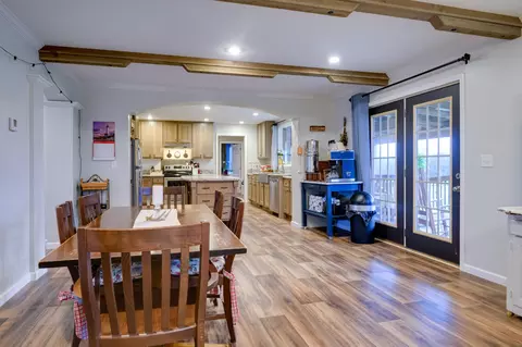 Dining - 658 Deberry Rd, Morrison, TN 37357 photo 2 of 5