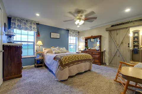 Bedroom - 658 Deberry Rd, Morrison, TN 37357 photo 2 of 6
