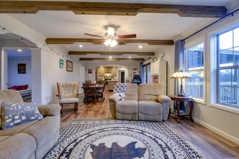 Living - 658 Deberry Rd, Morrison, TN 37357 photo 4 of 5