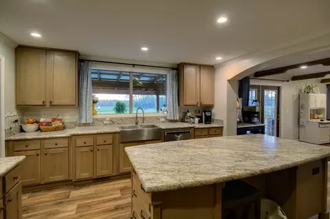 Kitchen - 658 Deberry Rd, Morrison, TN 37357 photo 5 of 11