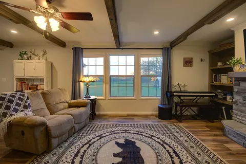 Living - 658 Deberry Rd, Morrison, TN 37357 photo 2 of 5