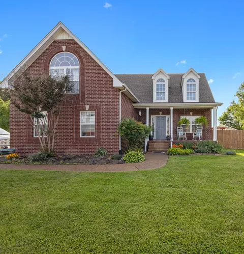220 Iroquois Dr, White House, TN 37188