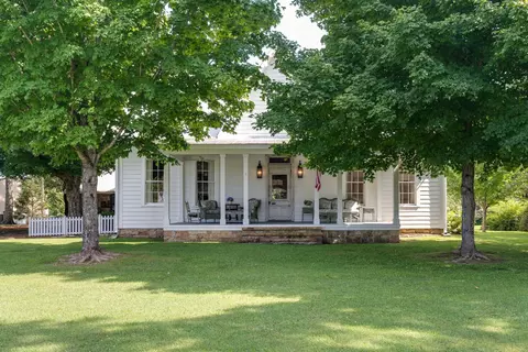 363 College St, Monteagle, TN 37356