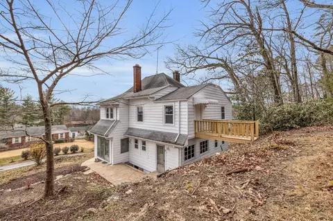225 Longview Dr, Rossville, GA 30741
