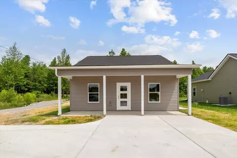 Exterior - 132 Eno Rd, Dickson, TN 37055 photo 2 of 6