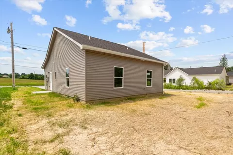 Exterior - 132 Eno Rd, Dickson, TN 37055 photo 5 of 6