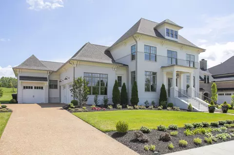 8877 Edgecomb Dr, College Grove, TN 37046