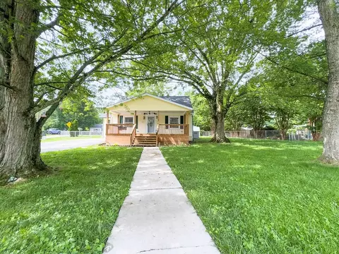 301 Crestview Dr, Hopkinsville, KY 42240