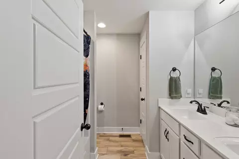 Entry Way - 4476 Beards Chapel Rd, Springfield, TN 37172 photo 6 of 7