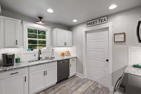 Kitchen - 4476 Beards Chapel Rd, Springfield, TN 37172 photo 3 of 5