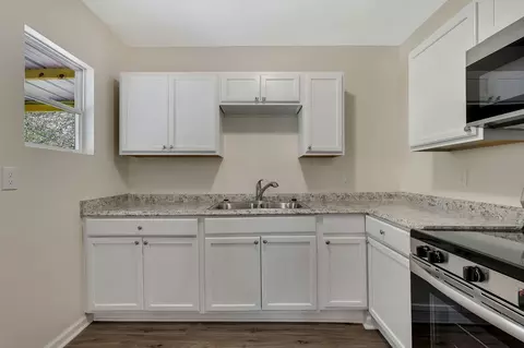Kitchen - 430 W Maple St, Morrison, TN 37357 photo 3 of 4