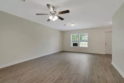 Living - 430 W Maple St, Morrison, TN 37357 photo 5 of 5
