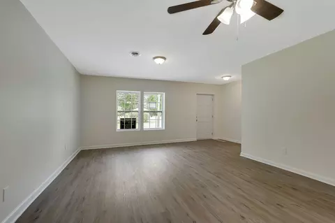 Living - 430 W Maple St, Morrison, TN 37357 photo 4 of 5