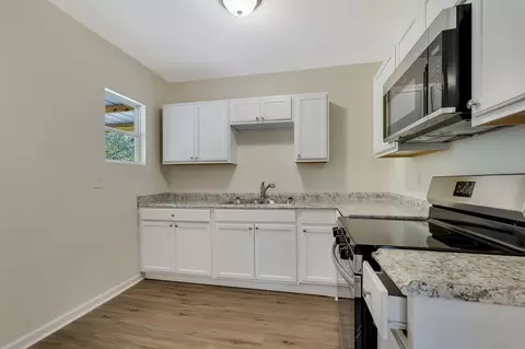 Kitchen - 430 W Maple St, Morrison, TN 37357 photo 2 of 4